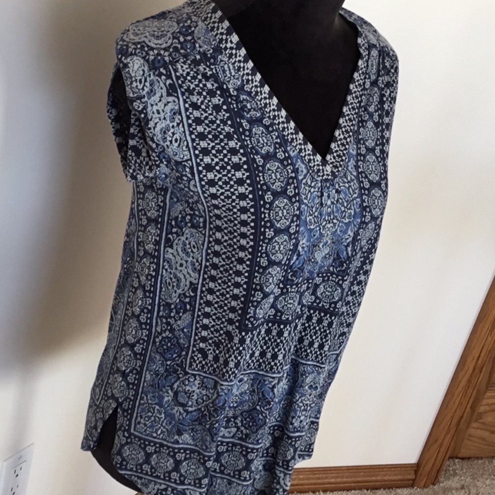 Lucky brand top/shirt/blouse. Women size SP. shades of blue NWT - Picture 4 of 10